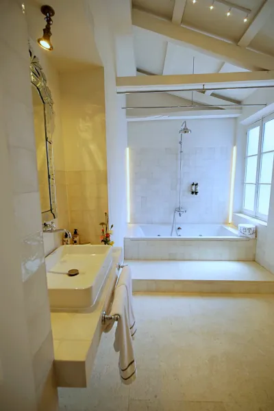 Suite / Suite con bañera de hidromasaje — 16
