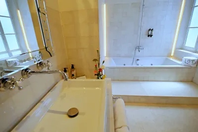 Suite / Suite con bañera de hidromasaje — 17